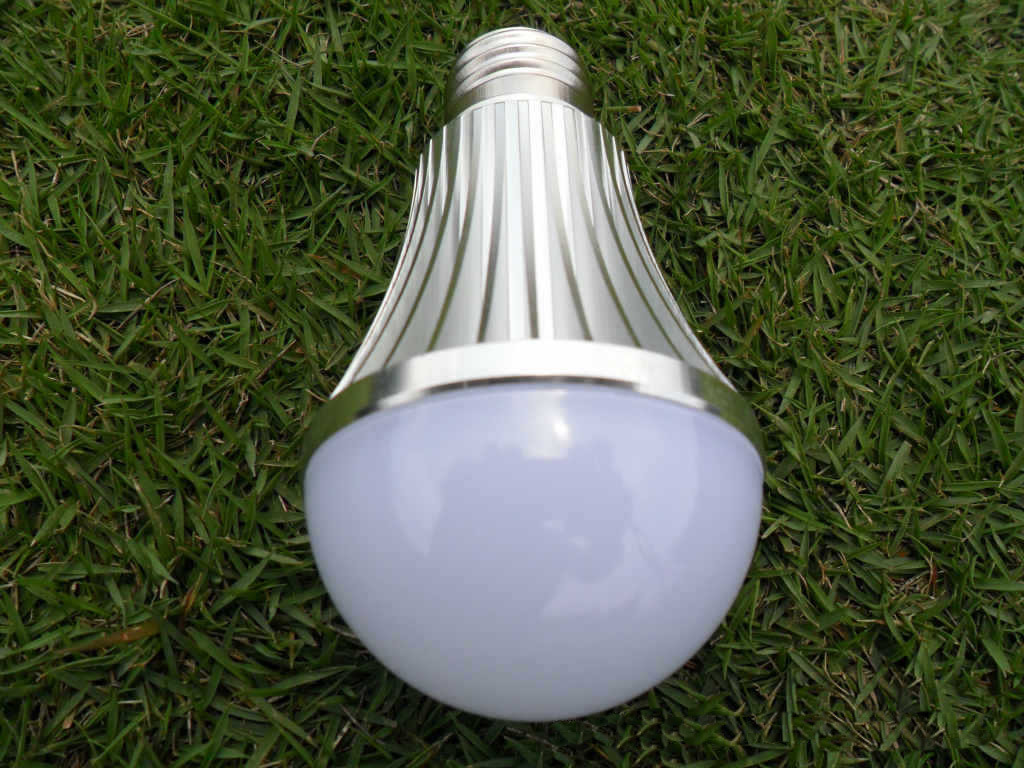 【室內(nèi)照明首選燈具 led球泡燈5w 高品質(zhì)高亮度廠家直銷質(zhì)保兩年】價